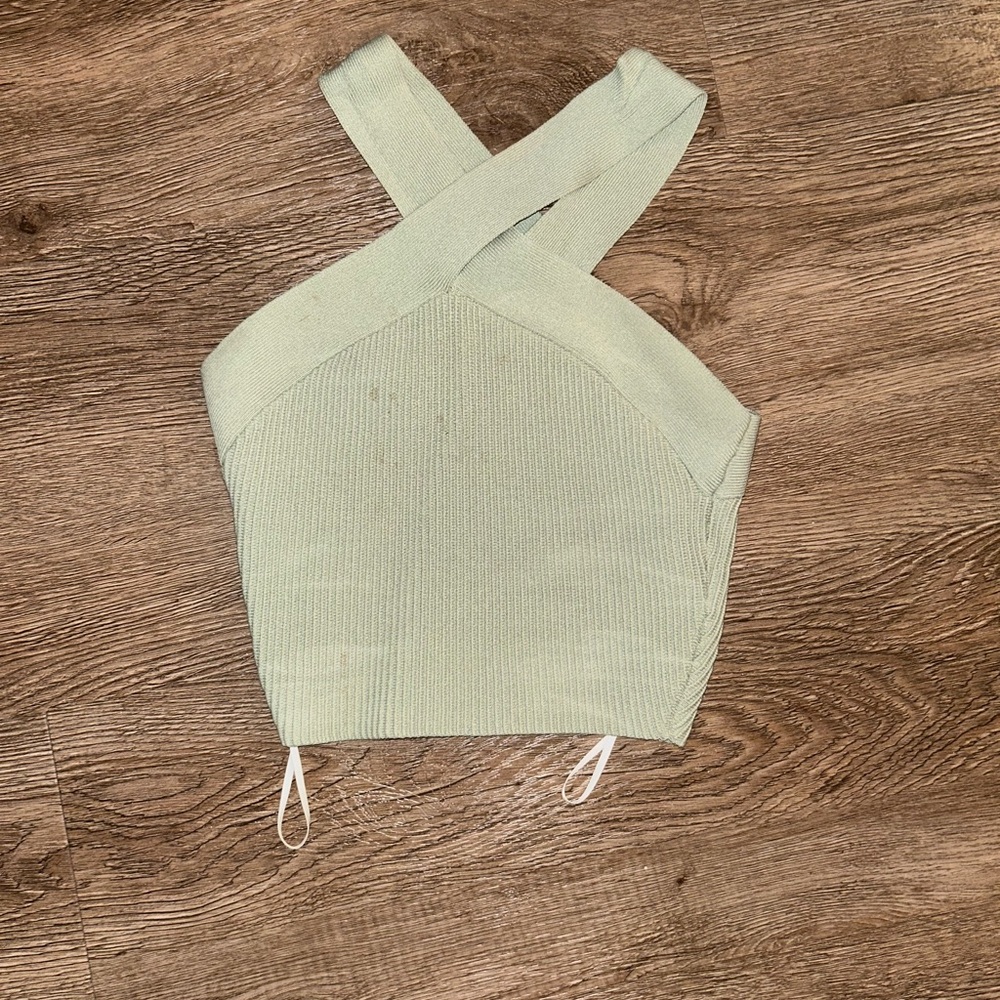 Aritizia: body contour ribbed crop top